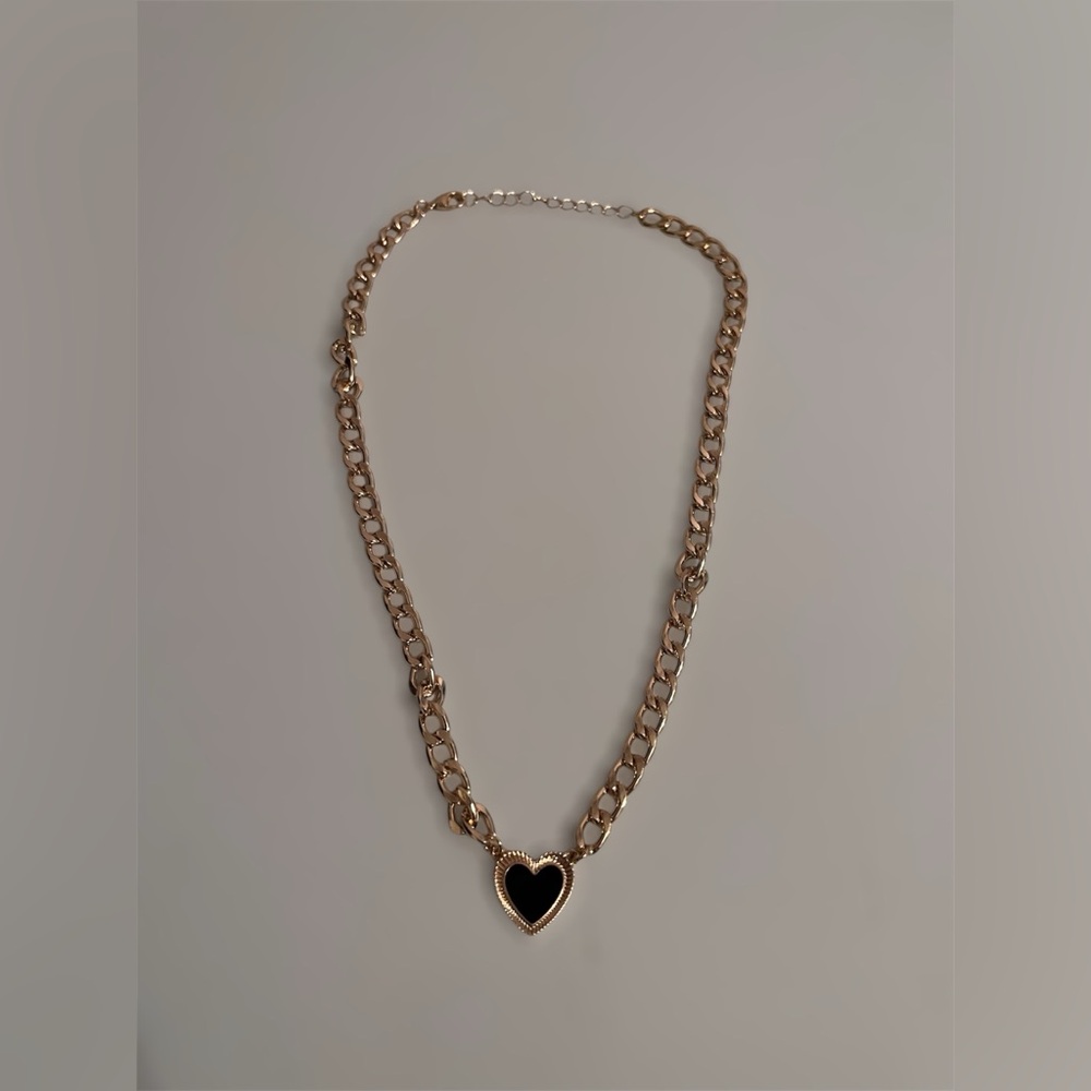 Black Heart Gold Chain Necklace | Ribbed Gold Border